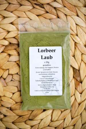 Lorbeerblätter gemahlen